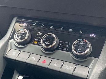 SKODA KAROQ 1.5 Tsi Act Se L Suv 5Dr Petrol Dsg Euro 6 (S/S) (150 Ps)