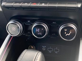 RENAULT CLIO 1.6 E-Tech Techno Hatchback 5Dr Petrol Hybrid Auto Euro 6 (S/S) 