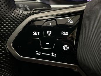 VOLKSWAGEN T-ROC 1.5 Tsi R-Line Suv 5Dr Petrol Dsg Euro 6 (S/S) (150 Ps)