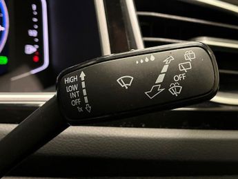 VOLKSWAGEN T-ROC 1.5 Tsi R-Line Suv 5Dr Petrol Dsg Euro 6 (S/S) (150 Ps)