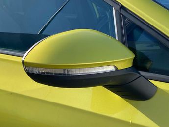 VOLKSWAGEN GOLF 1.5 Etsi Mhev R-Line Hatchback 5Dr Petrol Hybrid Dsg Euro 6 (S/S