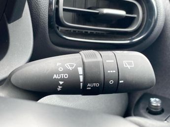 TOYOTA YARIS CROSS 1.5 Vvt-H Design Suv 5Dr Petrol Hybrid E-Cvt Euro 6 (S/S) (116 P