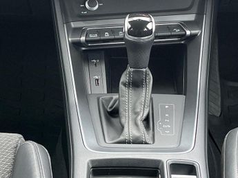 AUDI Q3 2.0 Tdi 35 S Line Suv 5Dr Diesel S Tronic Euro 6 (S/S) (150 Ps)