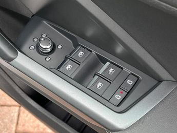 AUDI Q3 2.0 Tdi 35 S Line Suv 5Dr Diesel S Tronic Euro 6 (S/S) (150 Ps)