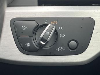 AUDI A4 2.0 Tdi 35 S Line Estate 5Dr Diesel S Tronic Euro 6 (S/S) (163 P