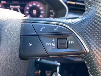 AUDI Q3 2.0 Tdi 40 S Line Suv 5Dr Diesel S Tronic Quattro Euro 6 (S/S) (