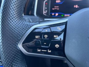 VOLKSWAGEN T-ROC 1.5 Tsi R-Line 5Dr Dsg