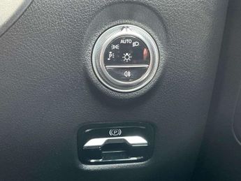 MERCEDES-BENZ C CLASS C300 Amg Line 5Dr 9G-Tronic