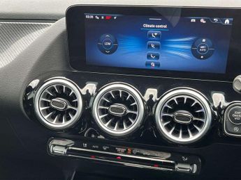 MERCEDES-BENZ GLA Gla 200 Amg Line Executive 5Dr Auto