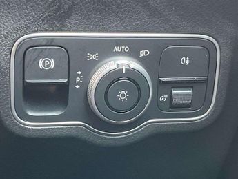 MERCEDES-BENZ GLA Gla 200 Amg Line Executive 5Dr Auto