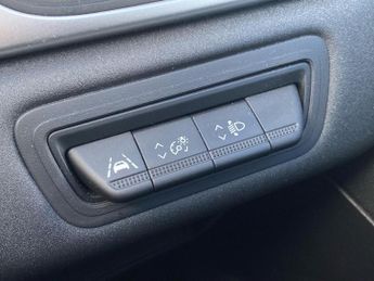 RENAULT CAPTUR 1.6 E-Tech Evolution Suv 5Dr Petrol Hybrid Auto Euro 6 (S/S) (14