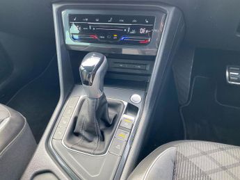 VOLKSWAGEN TIGUAN 1.5 Tsi R-Line Suv 5Dr Petrol Dsg Euro 6 (S/S) (150 Ps)