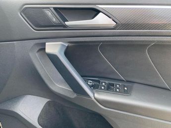 VOLKSWAGEN TIGUAN 1.5 Tsi R-Line Suv 5Dr Petrol Dsg Euro 6 (S/S) (150 Ps)