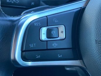 VOLKSWAGEN TIGUAN 1.5 Tsi Evo R-Line Tech Suv 5Dr Petrol Dsg Euro 6 (S/S) (150 Ps)