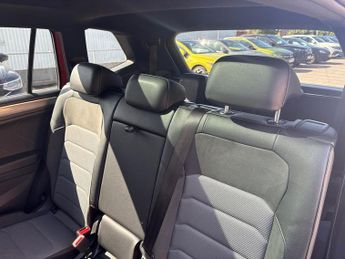VOLKSWAGEN TIGUAN ALLSPACE 2.0 Tdi R-Line Suv 5Dr Diesel Dsg Euro 6 (S/S) (150 Ps)