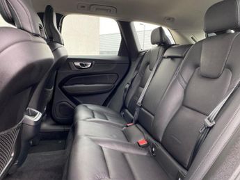 VOLVO XC60 2.0 B5 Mhev Core Suv 5Dr Petrol Hybrid Auto Awd Euro 6 (S/S) (25