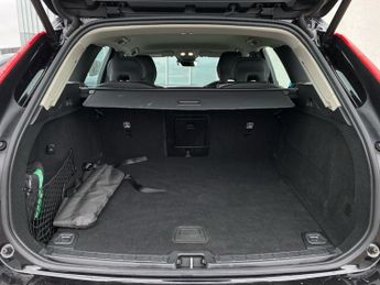 VOLVO XC60 2.0 B5 Mhev Core Suv 5Dr Petrol Hybrid Auto Awd Euro 6 (S/S) (25