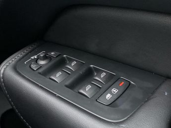 VOLVO XC60 2.0 B5 Mhev Core Suv 5Dr Petrol Hybrid Auto Awd Euro 6 (S/S) (25