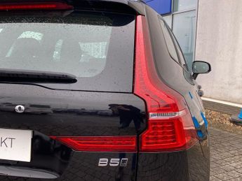 VOLVO XC60 2.0 B5 Mhev Core Suv 5Dr Petrol Hybrid Auto Awd Euro 6 (S/S) (25