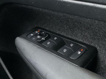 VOLVO XC40 2.0 B4 Mhev Ultimate Suv 5Dr Petrol Hybrid Dct Auto Euro 6 (S/S)