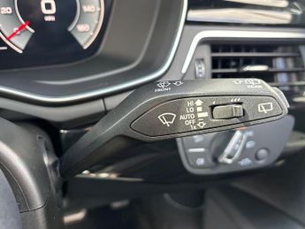 AUDI A4 2.0 Tdi 35 Black Edition Estate 5Dr Diesel S Tronic Euro 6 (S/S)