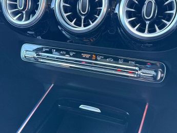 MERCEDES-BENZ GLA Gla 220D 4Matic Amg Line Premium Plus 5Dr Auto