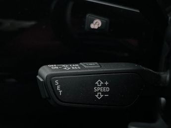 AUDI A4 2.0 Tdi 35 Black Edition Saloon 4Dr Diesel S Tronic Euro 6 (S/S)