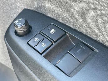 TOYOTA YARIS 1.5 Vvt-H Icon Hatchback 5Dr Petrol Hybrid E-Cvt Euro 6 (S/S) (1