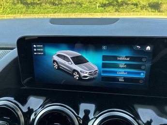 MERCEDES-BENZ GLA Gla 180 Amg Line Executive 5Dr Auto