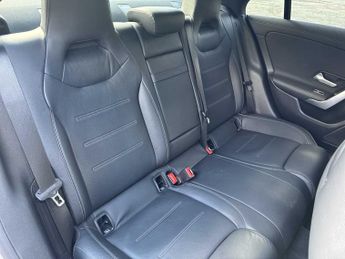 MERCEDES-BENZ CLA Cla 220D Amg Line Premium 4Dr Tip Auto