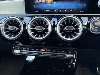 MERCEDES-BENZ CLA Cla 220D Amg Line Premium 4Dr Tip Auto