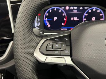 VOLKSWAGEN T-ROC 1.5 Tsi R-Line 2Dr Dsg