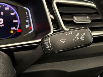 VOLKSWAGEN T-ROC 1.5 Tsi R-Line 2Dr Dsg