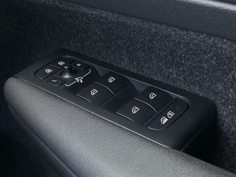 VOLVO XC40 1.5 T3 R-Design Pro Suv 5Dr Petrol Auto Euro 6 (S/S) (163 Ps)