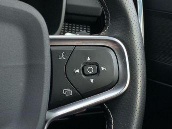 VOLVO XC40 1.5 T3 R-Design Pro Suv 5Dr Petrol Auto Euro 6 (S/S) (163 Ps)