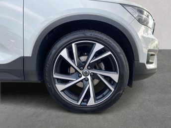 VOLVO XC40 1.5 T3 R-Design Pro Suv 5Dr Petrol Auto Euro 6 (S/S) (163 Ps)