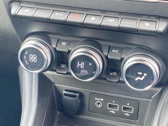 RENAULT ZOE 100Kw Iconic R135 50Kwh Boost Charge 5Dr Auto