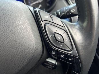 TOYOTA C-HR 1.8 Hybrid Dynamic 5Dr Cvt
