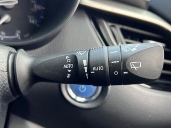 TOYOTA C-HR 1.8 Hybrid Dynamic 5Dr Cvt