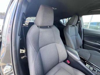 TOYOTA C-HR 1.8 Hybrid Dynamic 5Dr Cvt