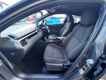 TOYOTA C-HR 1.8 Hybrid Dynamic 5Dr Cvt