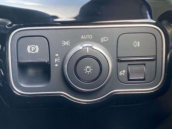 MERCEDES-BENZ CLA Cla 200 Amg Line Executive 4Dr Tip Auto