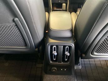 VOLVO XC40 1.5H T5 Twin Engine Recharge 10.7Kwh R-Design Pro Suv 5Dr Petrol