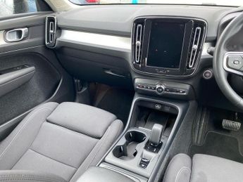 VOLVO XC40 2.0 B4 Mhev Momentum Suv 5Dr Petrol Hybrid Auto Awd Euro 6 (S/S)