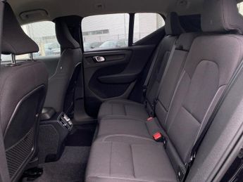 VOLVO XC40 2.0 B4 Mhev Momentum Suv 5Dr Petrol Hybrid Auto Awd Euro 6 (S/S)