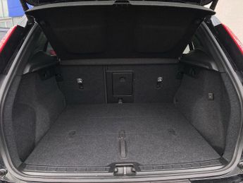 VOLVO XC40 2.0 B4 Mhev Momentum Suv 5Dr Petrol Hybrid Auto Awd Euro 6 (S/S)