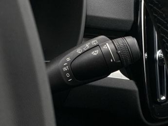 VOLVO XC40 2.0 B4 Mhev Momentum Suv 5Dr Petrol Hybrid Auto Awd Euro 6 (S/S)