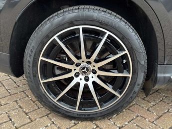 MERCEDES-BENZ EQC Eqc 400 300Kw Amg Line 80Kwh 5Dr Auto