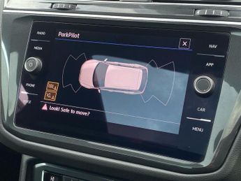 VOLKSWAGEN TIGUAN 2.0 Tdi R-Line Suv 5Dr Diesel Dsg 4Motion Euro 6 (S/S) (190 Ps)