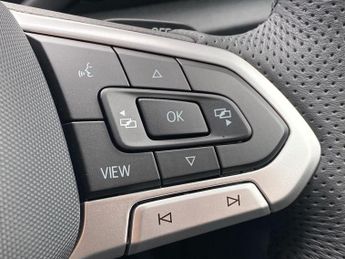 VOLKSWAGEN T-ROC 1.5 Tsi R-Line 5Dr Dsg